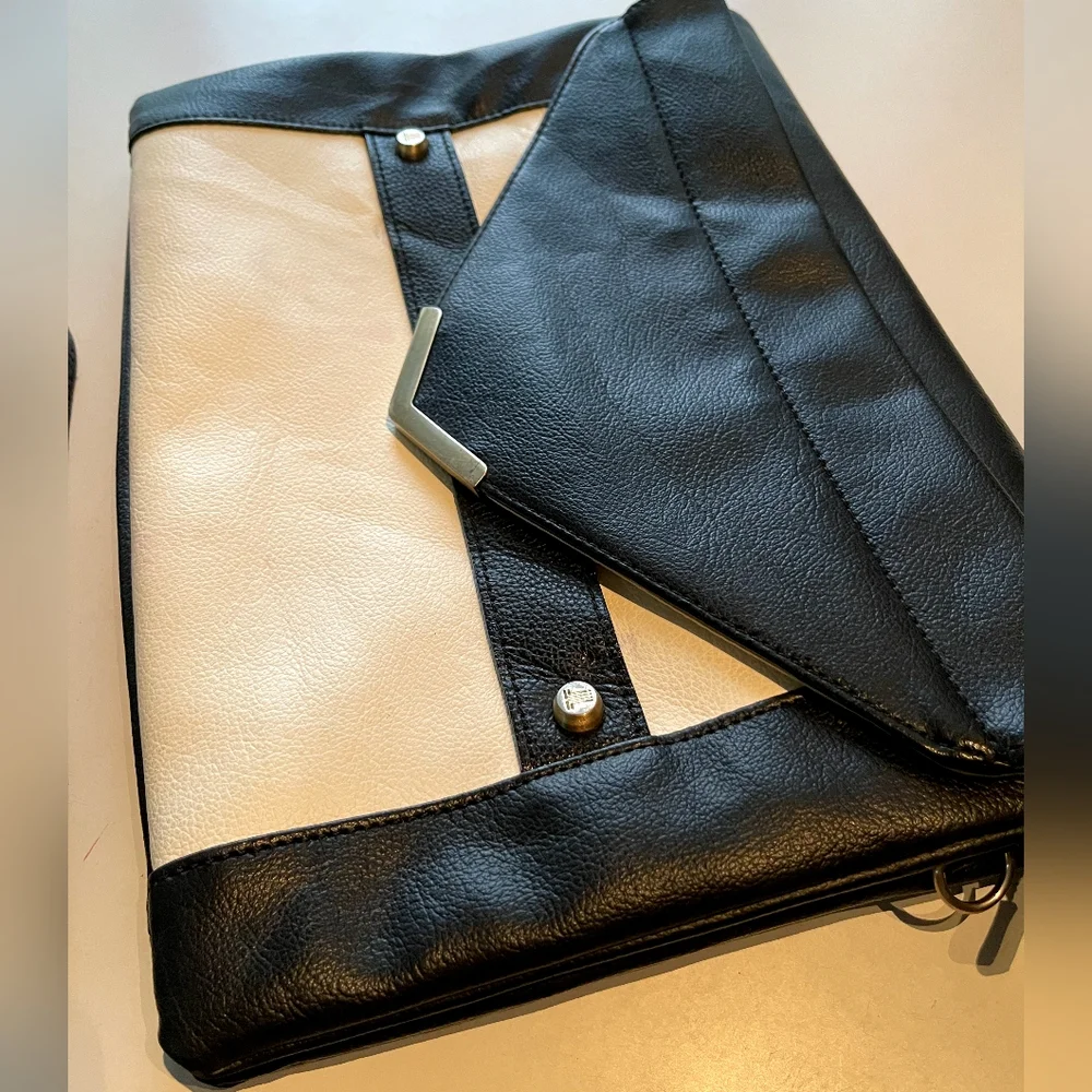 Genuine leather imported heavy quality luxurious bag - Picture 3 of 16